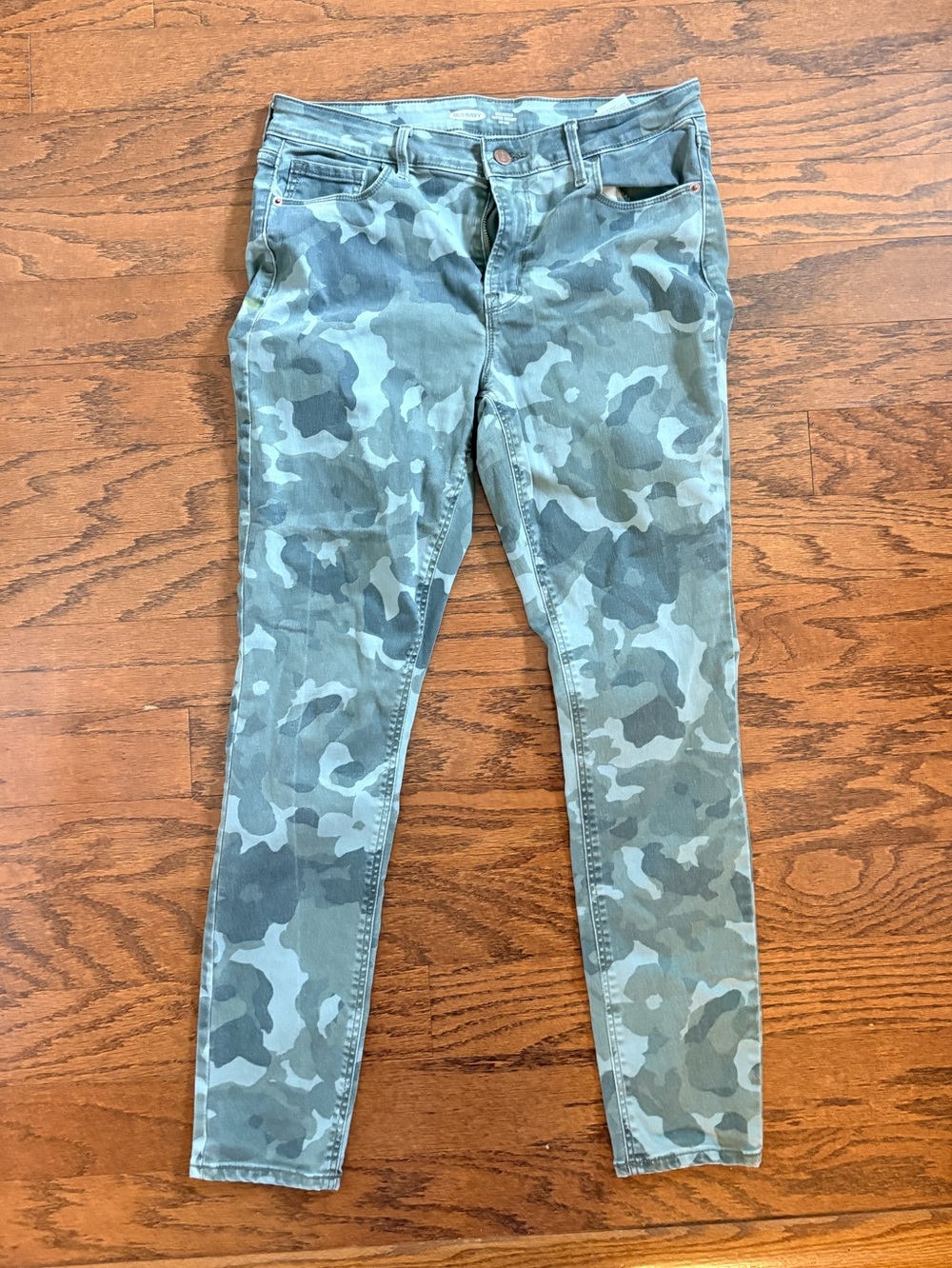 Old Navy Women's Camo Rockstar Super Skinny mid rise Jeans size 12 Green Tones